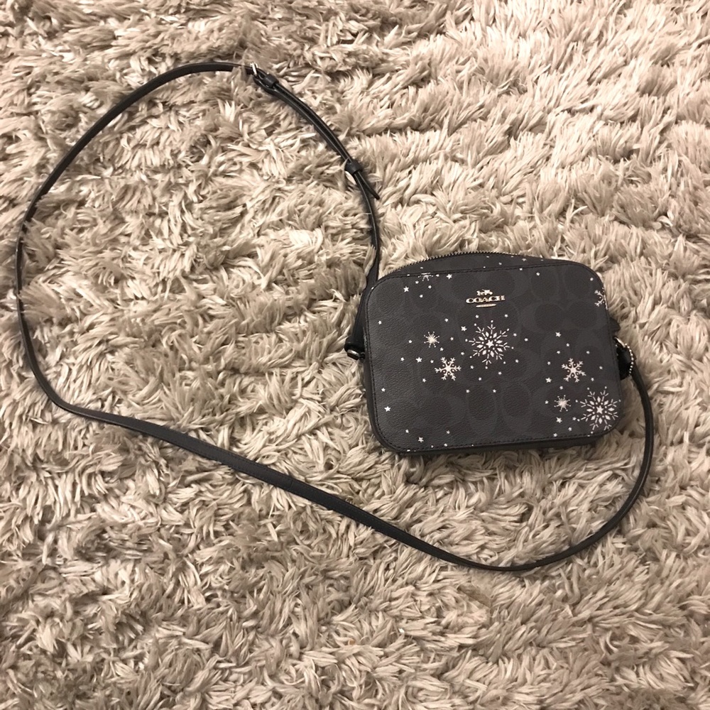 ❄️❄️ COACH CROSSBODY SNOWFLAKE BAG ❄️❄️